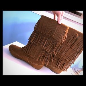 Fringe boots